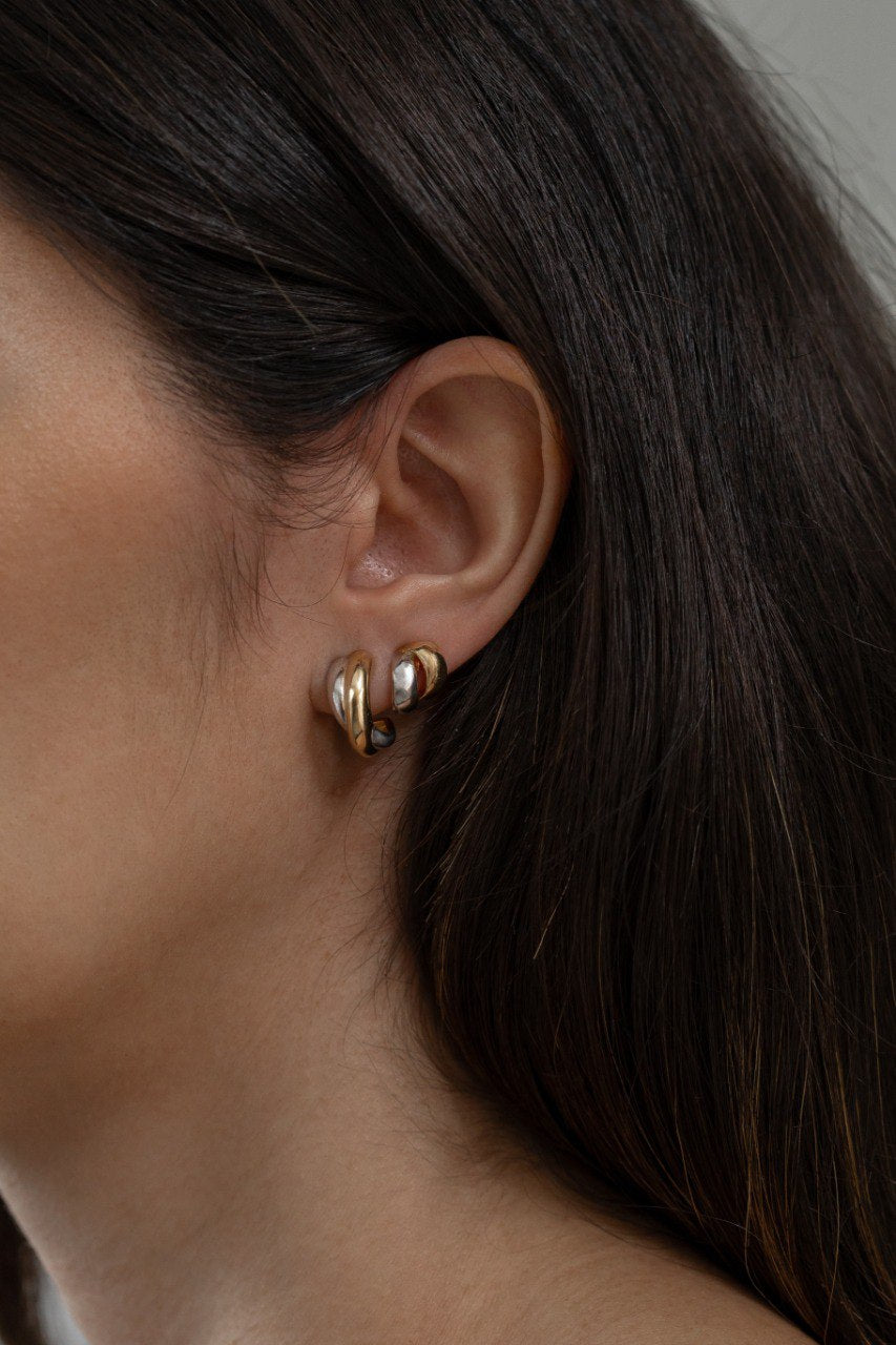 Elevate your style with these stunning gold and rhodium X-shaped earrings, designed for a modern and chic look. Crafted from hypoallergenic materials, they are perfect for effortless elegance and everyday comfort.
